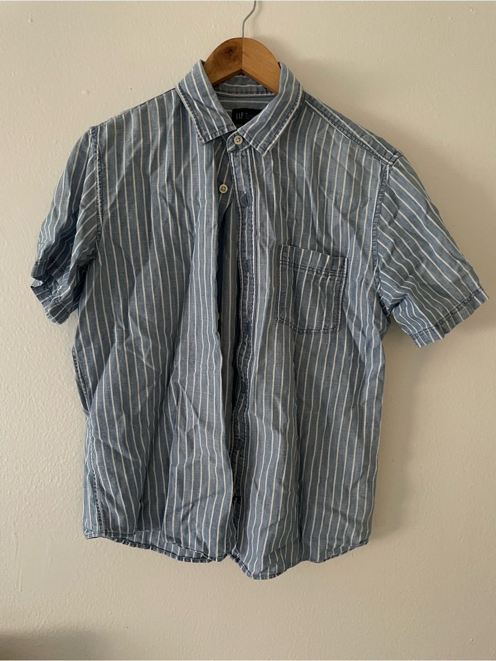 Gap Medium shirt